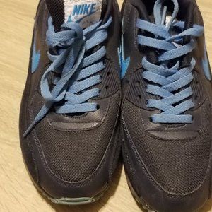 Nike Air Max 8.5 Mens 10 Womens